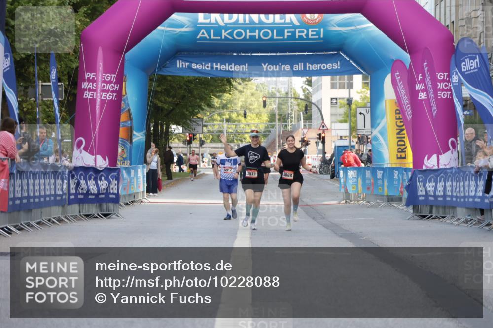 06.09.2026 - CURREX Alsterlauf Yannick Fuchs http://msf.ph/oto/10228088 06.09.2026 10:34:08 Ziel  meine-sportfotos.de