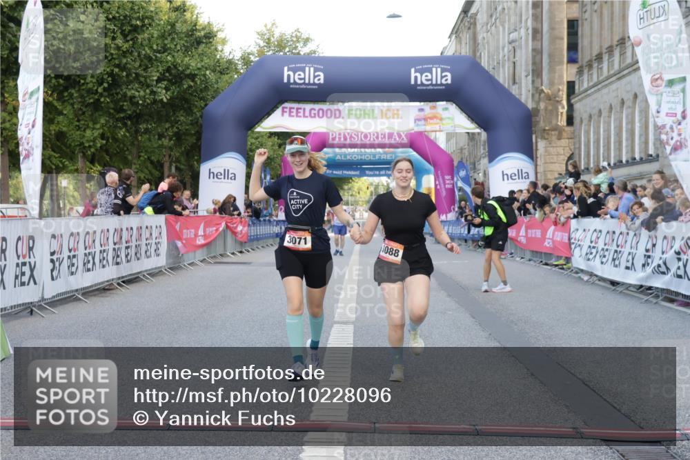 06.09.2026 - CURREX Alsterlauf Yannick Fuchs http://msf.ph/oto/10228096 06.09.2026 10:34:21 Ziel 3071, 3088 meine-sportfotos.de