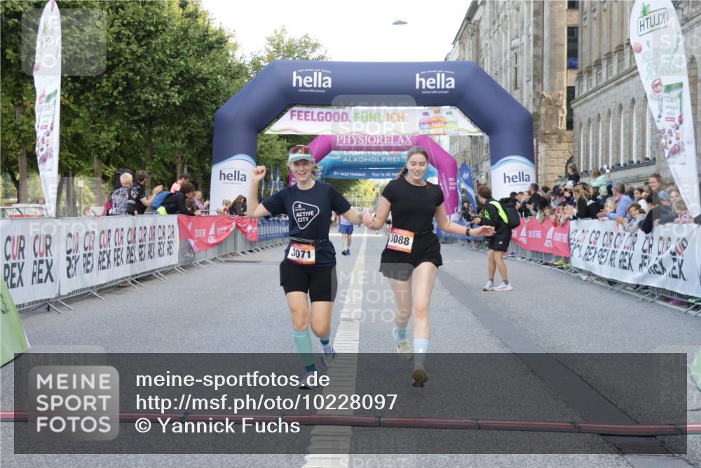 06.09.2026 - CURREX Alsterlauf Yannick Fuchs http://msf.ph/oto/10228097 06.09.2026 10:34:21 Ziel 3071, 3088 meine-sportfotos.de