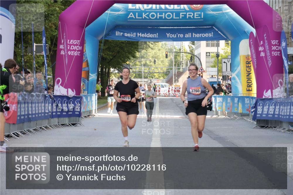 06.09.2026 - CURREX Alsterlauf Yannick Fuchs http://msf.ph/oto/10228116 06.09.2026 10:34:50 Ziel  meine-sportfotos.de