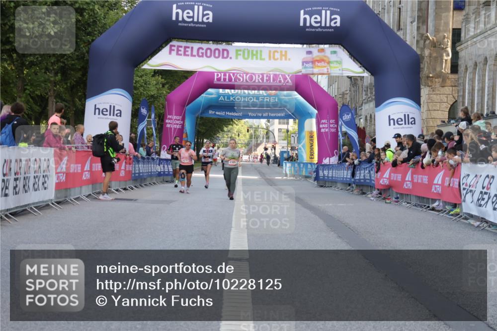 06.09.2026 - CURREX Alsterlauf Yannick Fuchs http://msf.ph/oto/10228125 06.09.2026 10:35:09 Ziel  meine-sportfotos.de