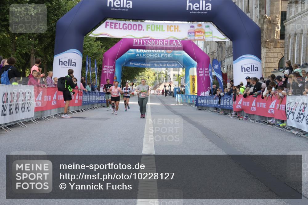 06.09.2026 - CURREX Alsterlauf Yannick Fuchs http://msf.ph/oto/10228127 06.09.2026 10:35:10 Ziel  meine-sportfotos.de