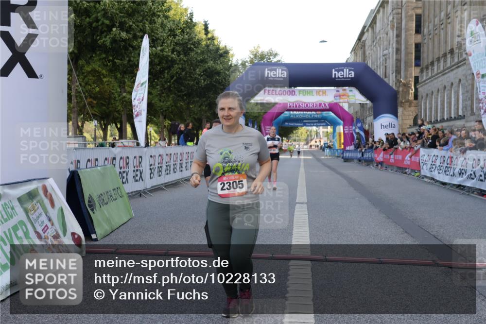 06.09.2026 - CURREX Alsterlauf Yannick Fuchs http://msf.ph/oto/10228133 06.09.2026 10:35:23 Ziel 2305, 5678 meine-sportfotos.de