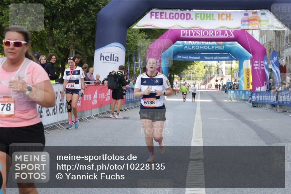 06.09.2026 - CURREX Alsterlauf Yannick Fuchs http://msf.ph/oto/10228135 06.09.2026 10:35:25 Ziel 2305, 5678, 6188 meine-sportfotos.de