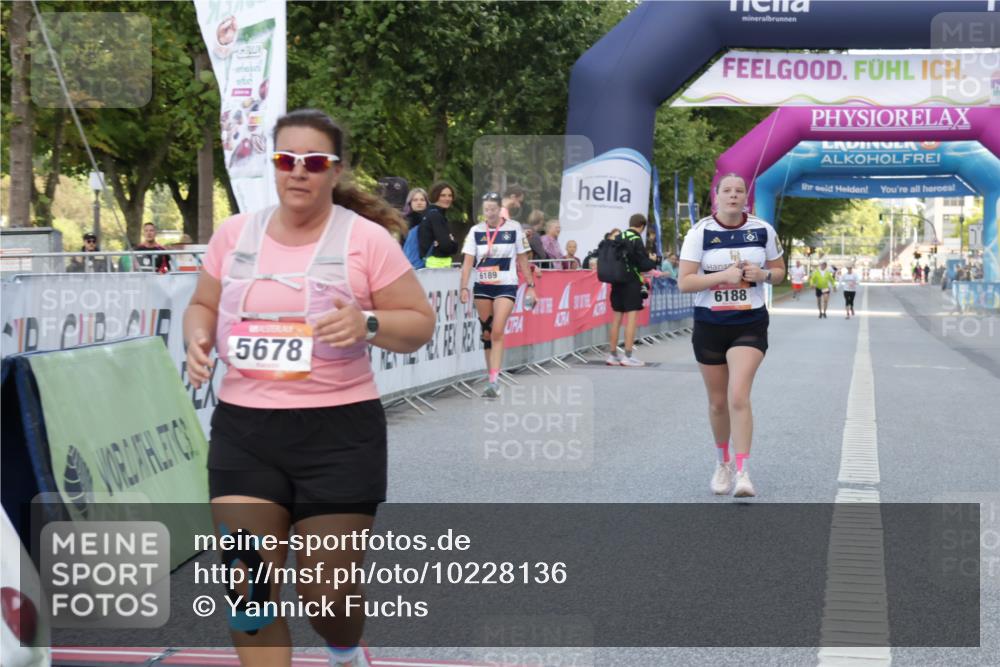 06.09.2026 - CURREX Alsterlauf Yannick Fuchs http://msf.ph/oto/10228136 06.09.2026 10:35:25 Ziel 2305, 5678, 6188 meine-sportfotos.de