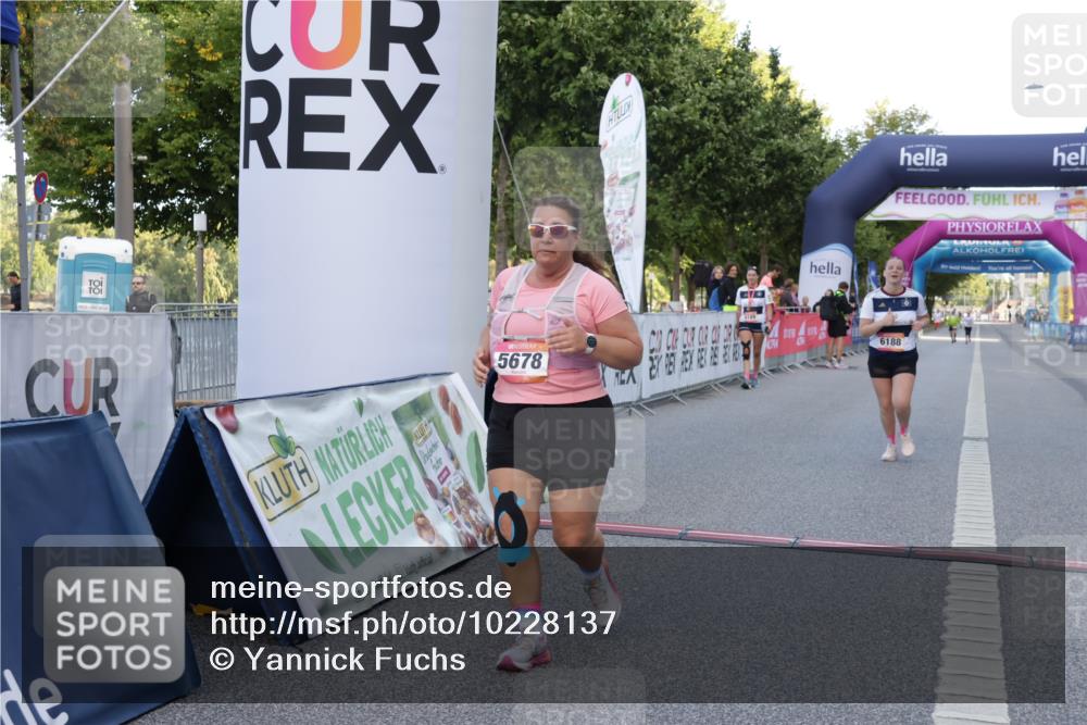 06.09.2026 - CURREX Alsterlauf Yannick Fuchs http://msf.ph/oto/10228137 06.09.2026 10:35:26 Ziel 2305, 5678, 6188 meine-sportfotos.de