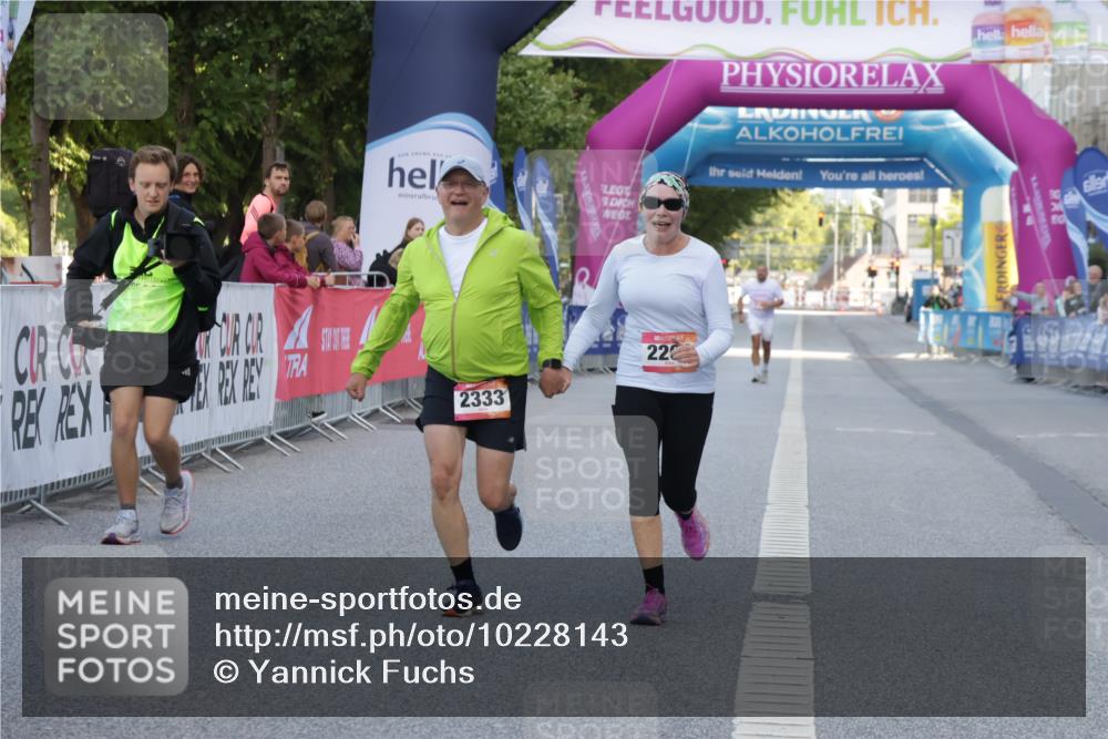 06.09.2026 - CURREX Alsterlauf Yannick Fuchs http://msf.ph/oto/10228143 06.09.2026 10:35:50 Ziel 2204, 2333 meine-sportfotos.de