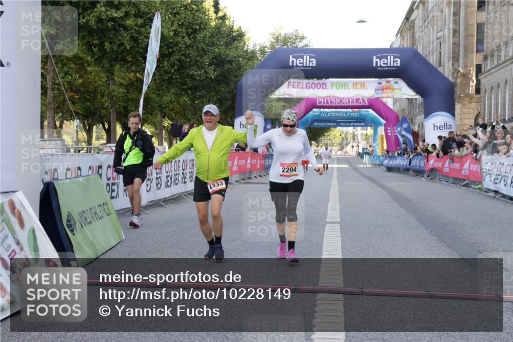06.09.2026 - CURREX Alsterlauf Yannick Fuchs http://msf.ph/oto/10228149 06.09.2026 10:35:52 Ziel 2204, 2333 meine-sportfotos.de