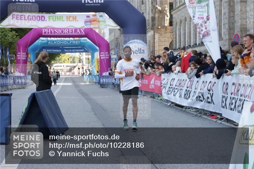 06.09.2026 - CURREX Alsterlauf Yannick Fuchs http://msf.ph/oto/10228186 06.09.2026 10:39:13 Ziel 5683 meine-sportfotos.de