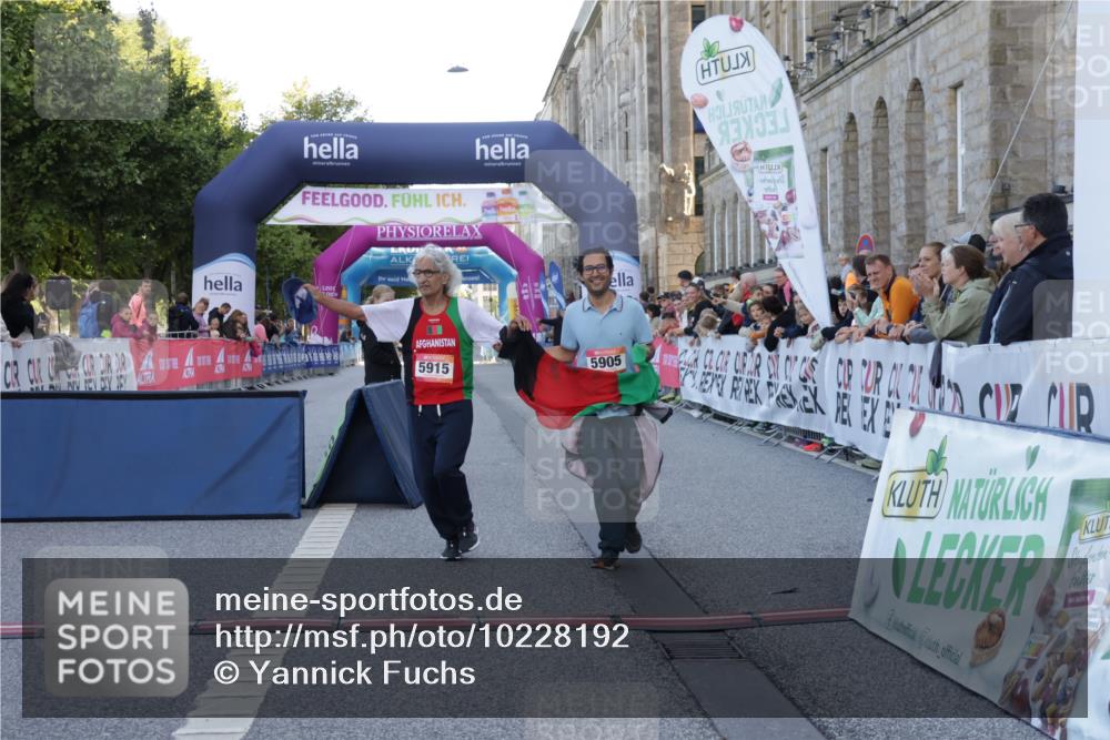 06.09.2026 - CURREX Alsterlauf Yannick Fuchs http://msf.ph/oto/10228192 06.09.2026 10:39:47 Ziel 5905, 5915 meine-sportfotos.de