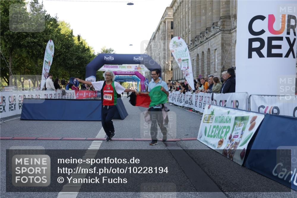 06.09.2026 - CURREX Alsterlauf Yannick Fuchs http://msf.ph/oto/10228194 06.09.2026 10:39:48 Ziel 5905, 5915 meine-sportfotos.de