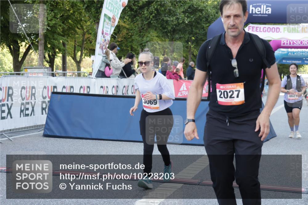 06.09.2026 - CURREX Alsterlauf Yannick Fuchs http://msf.ph/oto/10228203 06.09.2026 10:40:23 Ziel 2027, 3069, 4621 meine-sportfotos.de