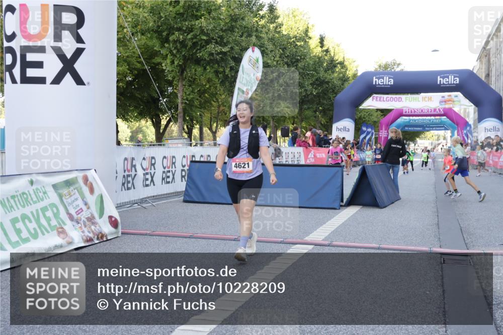06.09.2026 - CURREX Alsterlauf Yannick Fuchs http://msf.ph/oto/10228209 06.09.2026 10:40:27 Ziel 2027, 3069, 4621 meine-sportfotos.de