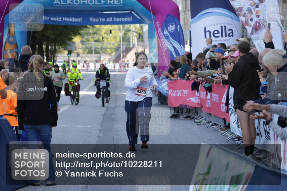 06.09.2026 - CURREX Alsterlauf Yannick Fuchs http://msf.ph/oto/10228211 06.09.2026 10:45:32 Ziel  meine-sportfotos.de