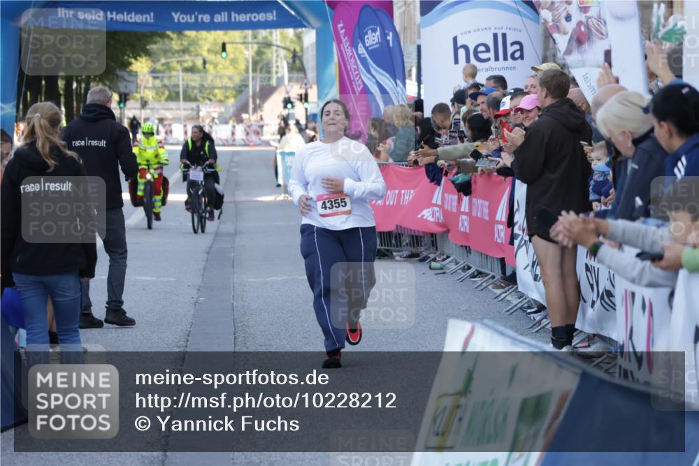 06.09.2026 - CURREX Alsterlauf Yannick Fuchs http://msf.ph/oto/10228212 06.09.2026 10:45:34 Ziel  meine-sportfotos.de