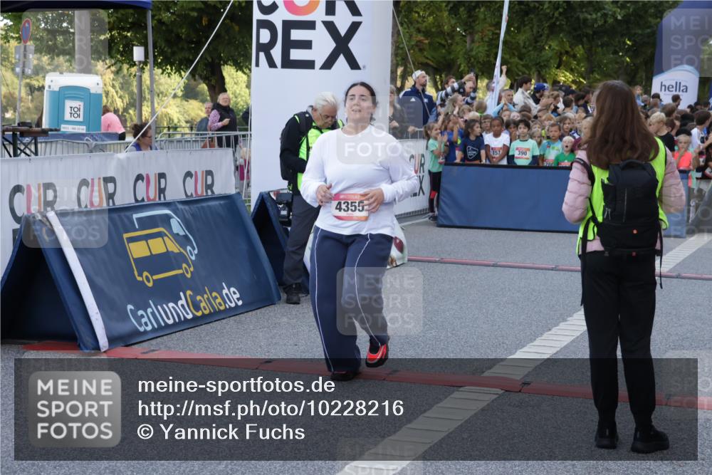 06.09.2026 - CURREX Alsterlauf Yannick Fuchs http://msf.ph/oto/10228216 06.09.2026 10:45:44 Ziel 4355 meine-sportfotos.de