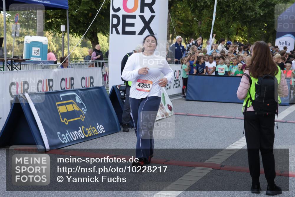 06.09.2026 - CURREX Alsterlauf Yannick Fuchs http://msf.ph/oto/10228217 06.09.2026 10:45:44 Ziel 4355 meine-sportfotos.de