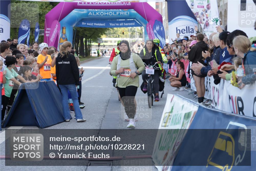 06.09.2026 - CURREX Alsterlauf Yannick Fuchs http://msf.ph/oto/10228221 06.09.2026 10:45:59 Ziel 5610 meine-sportfotos.de