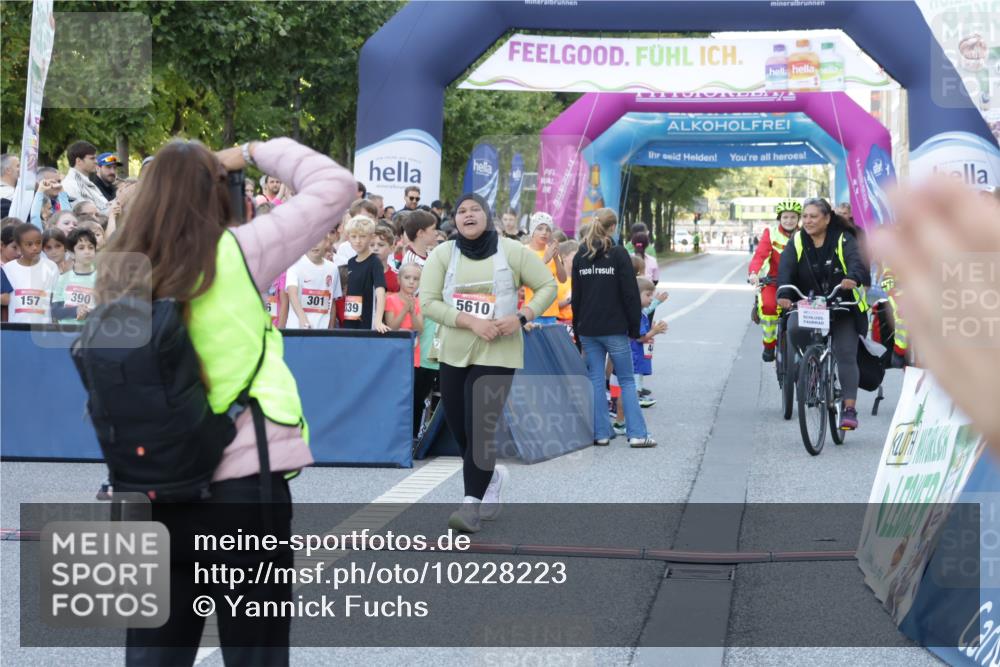 06.09.2026 - CURREX Alsterlauf Yannick Fuchs http://msf.ph/oto/10228223 06.09.2026 10:46:02 Ziel 5610 meine-sportfotos.de