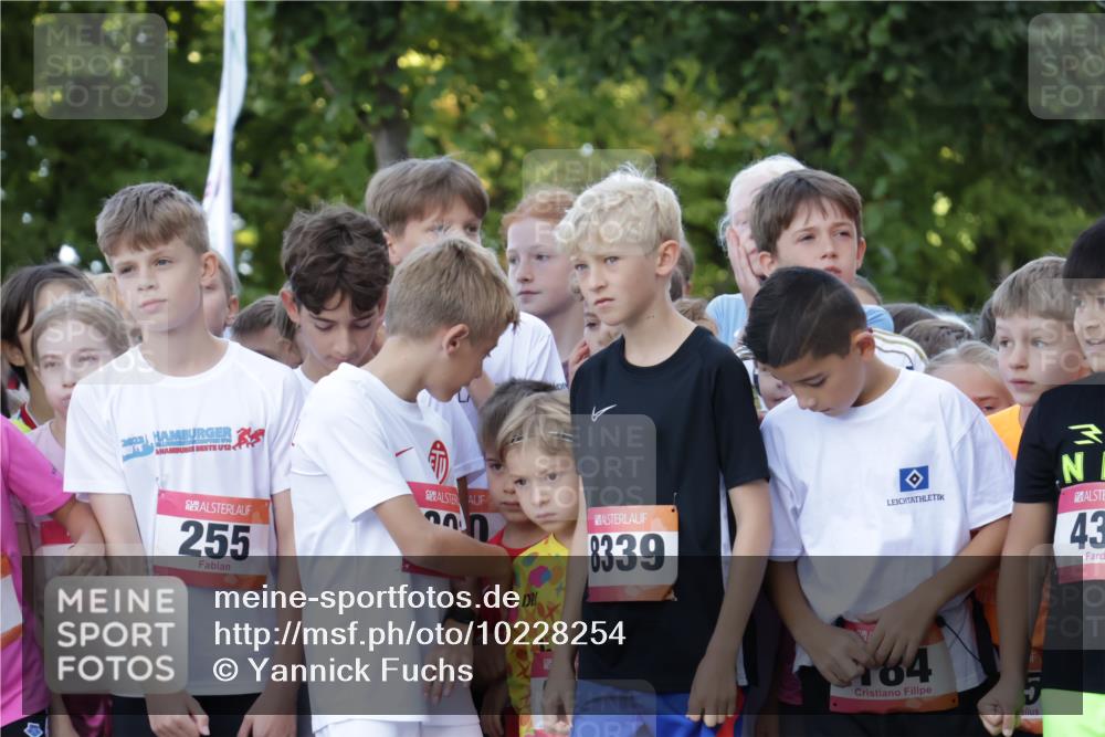 06.09.2026 - CURREX Alsterlauf Yannick Fuchs http://msf.ph/oto/10228254 06.09.2026 10:48:16 Ziel  meine-sportfotos.de