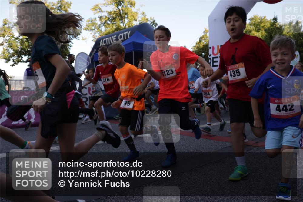 06.09.2026 - CURREX Alsterlauf Yannick Fuchs http://msf.ph/oto/10228280 06.09.2026 10:48:44 Ziel  meine-sportfotos.de