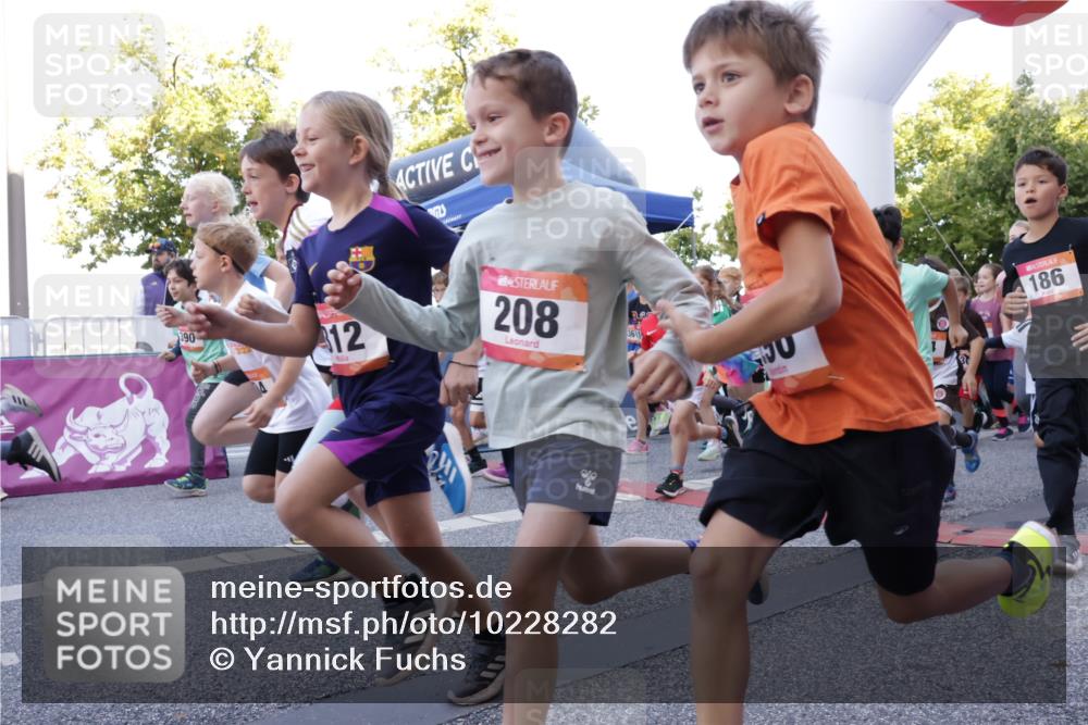 06.09.2026 - CURREX Alsterlauf Yannick Fuchs http://msf.ph/oto/10228282 06.09.2026 10:48:44 Ziel  meine-sportfotos.de