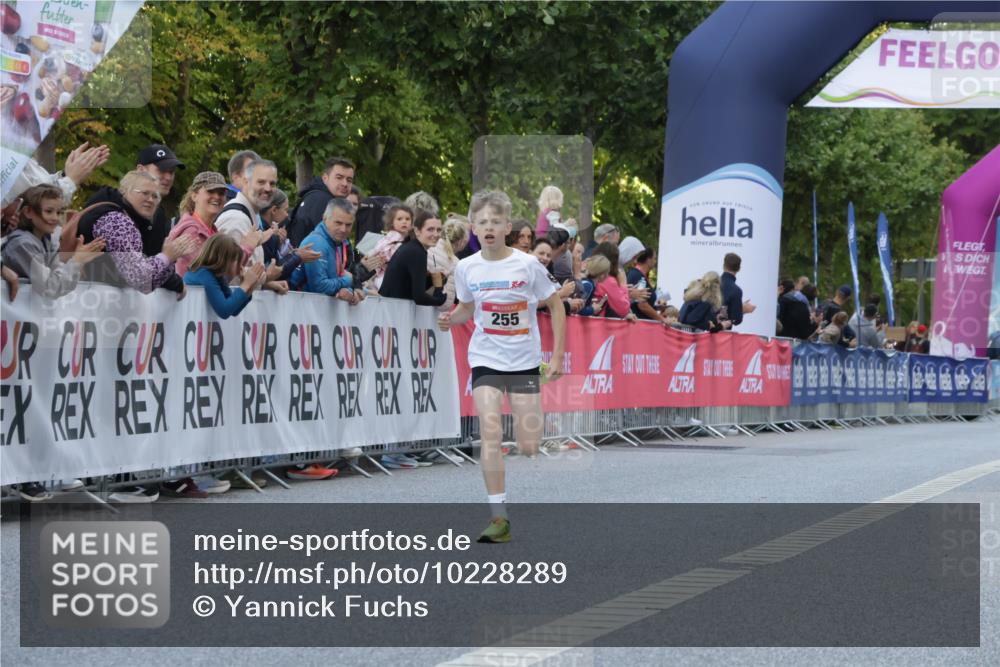 06.09.2026 - CURREX Alsterlauf Yannick Fuchs http://msf.ph/oto/10228289 06.09.2026 10:52:02 Ziel 255 meine-sportfotos.de