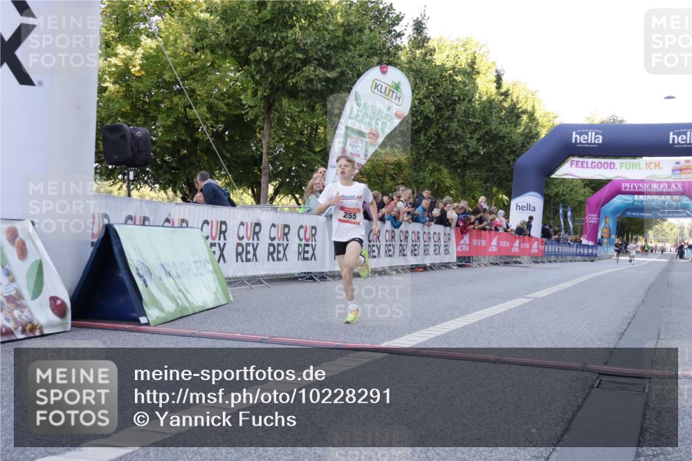 06.09.2026 - CURREX Alsterlauf Yannick Fuchs http://msf.ph/oto/10228291 06.09.2026 10:52:04 Ziel 255 meine-sportfotos.de