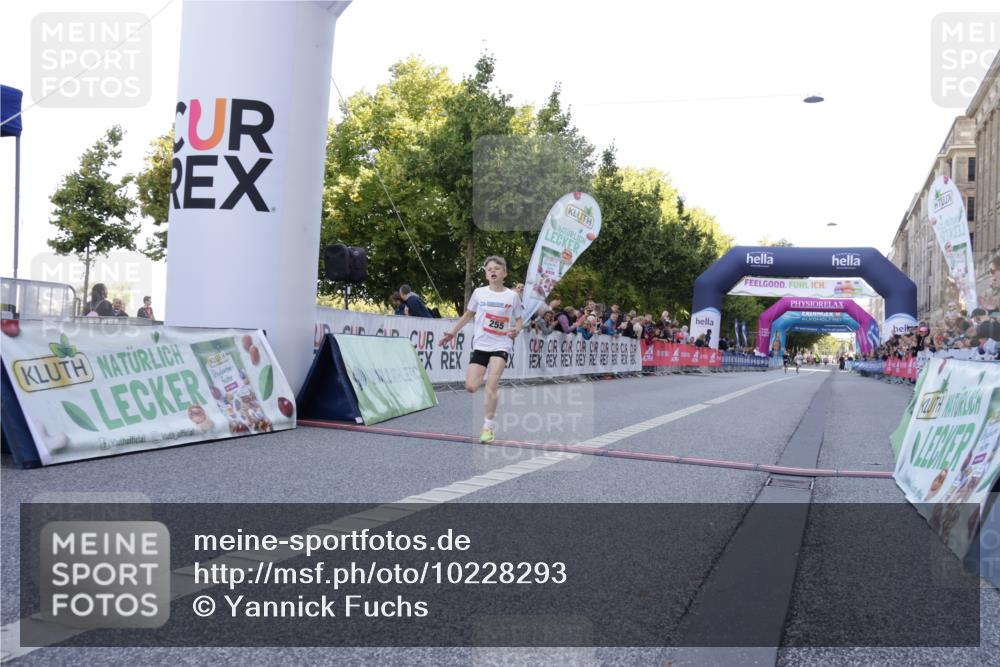 06.09.2026 - CURREX Alsterlauf Yannick Fuchs http://msf.ph/oto/10228293 06.09.2026 10:52:04 Ziel 255 meine-sportfotos.de
