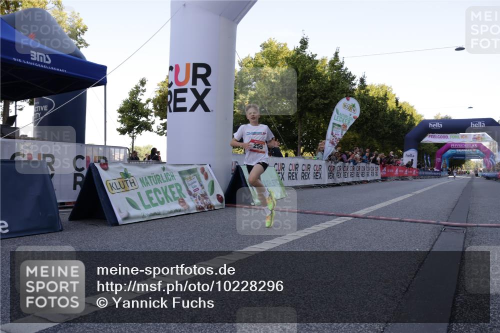 06.09.2026 - CURREX Alsterlauf Yannick Fuchs http://msf.ph/oto/10228296 06.09.2026 10:52:05 Ziel 255 meine-sportfotos.de