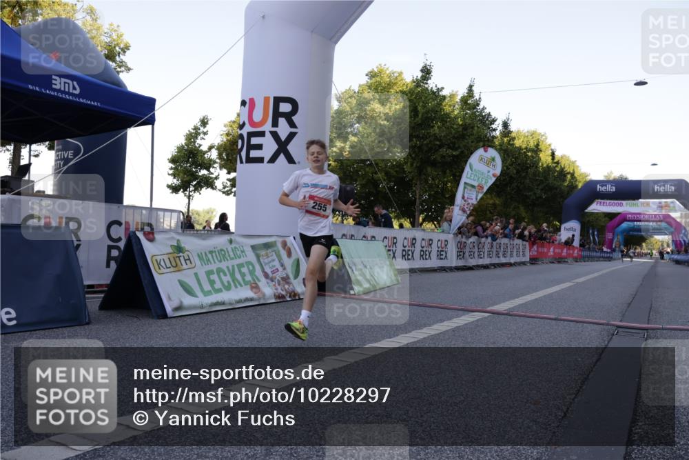 06.09.2026 - CURREX Alsterlauf Yannick Fuchs http://msf.ph/oto/10228297 06.09.2026 10:52:05 Ziel 255 meine-sportfotos.de
