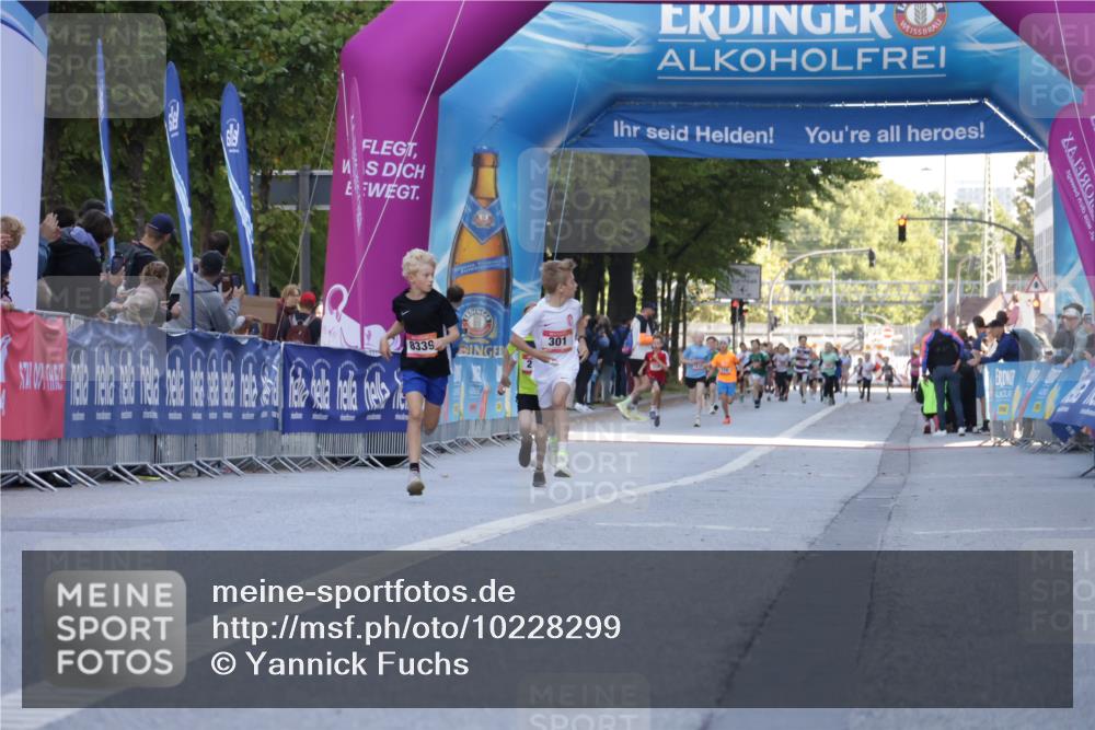 06.09.2026 - CURREX Alsterlauf Yannick Fuchs http://msf.ph/oto/10228299 06.09.2026 10:52:08 Ziel 255 meine-sportfotos.de
