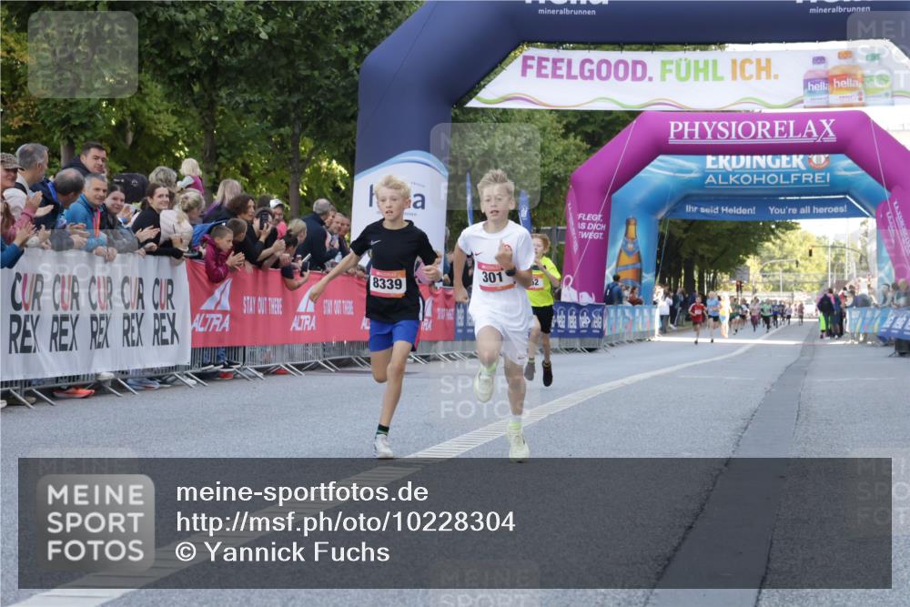 06.09.2026 - CURREX Alsterlauf Yannick Fuchs http://msf.ph/oto/10228304 06.09.2026 10:52:13 Ziel 252, 301, 8339 meine-sportfotos.de