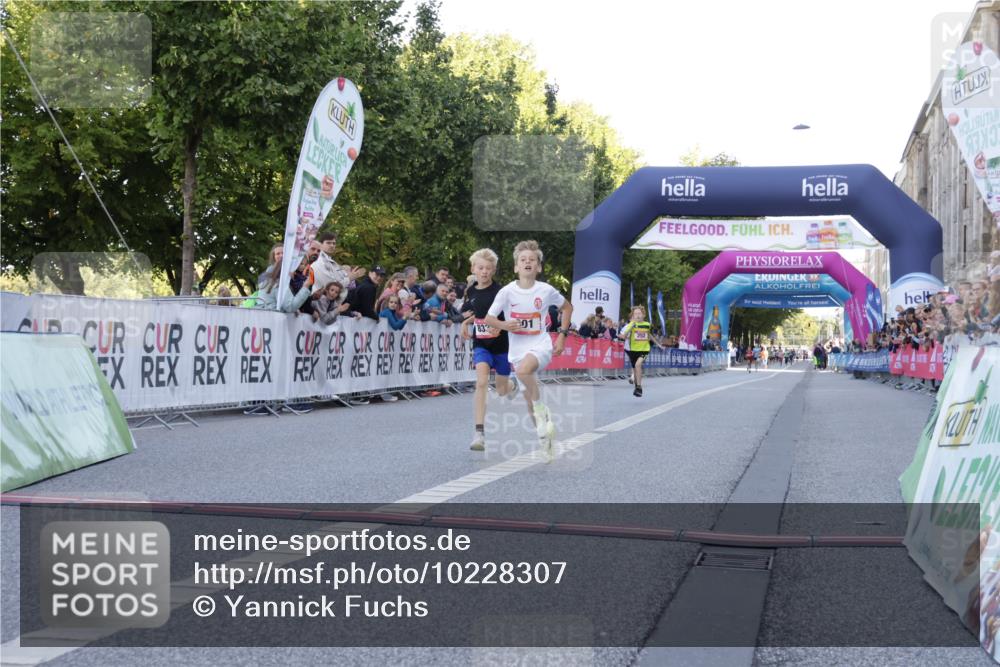 06.09.2026 - CURREX Alsterlauf Yannick Fuchs http://msf.ph/oto/10228307 06.09.2026 10:52:14 Ziel 252, 301, 8339 meine-sportfotos.de