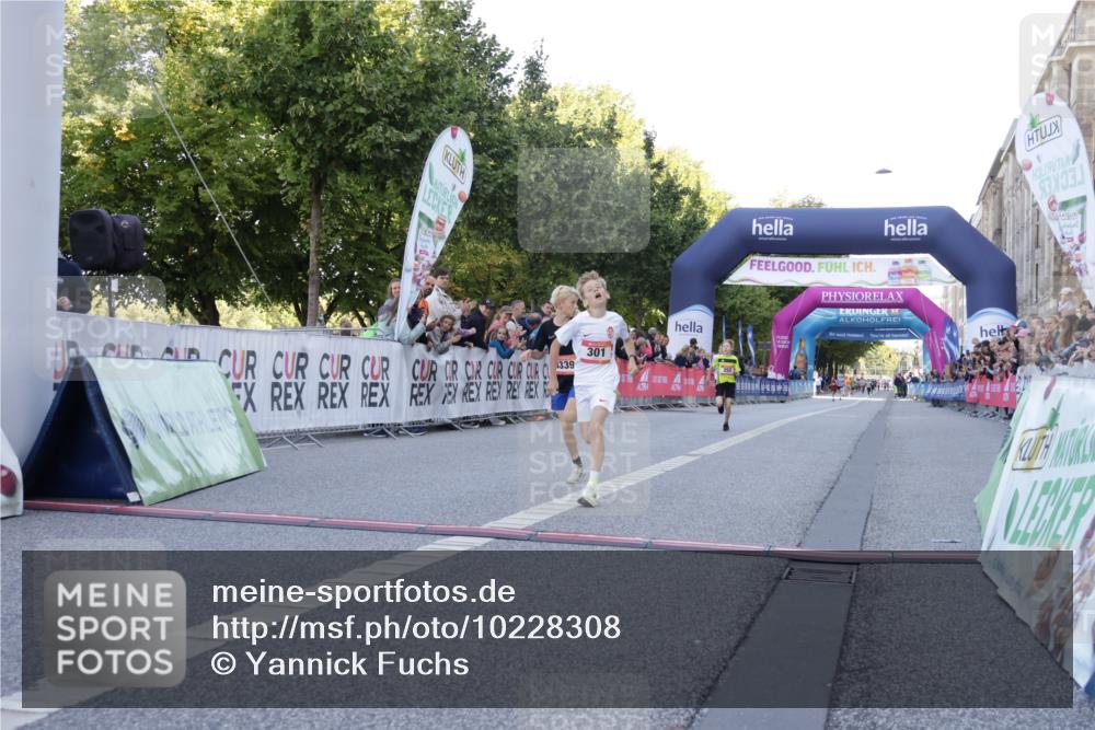 06.09.2026 - CURREX Alsterlauf Yannick Fuchs http://msf.ph/oto/10228308 06.09.2026 10:52:14 Ziel 252, 301, 8339 meine-sportfotos.de