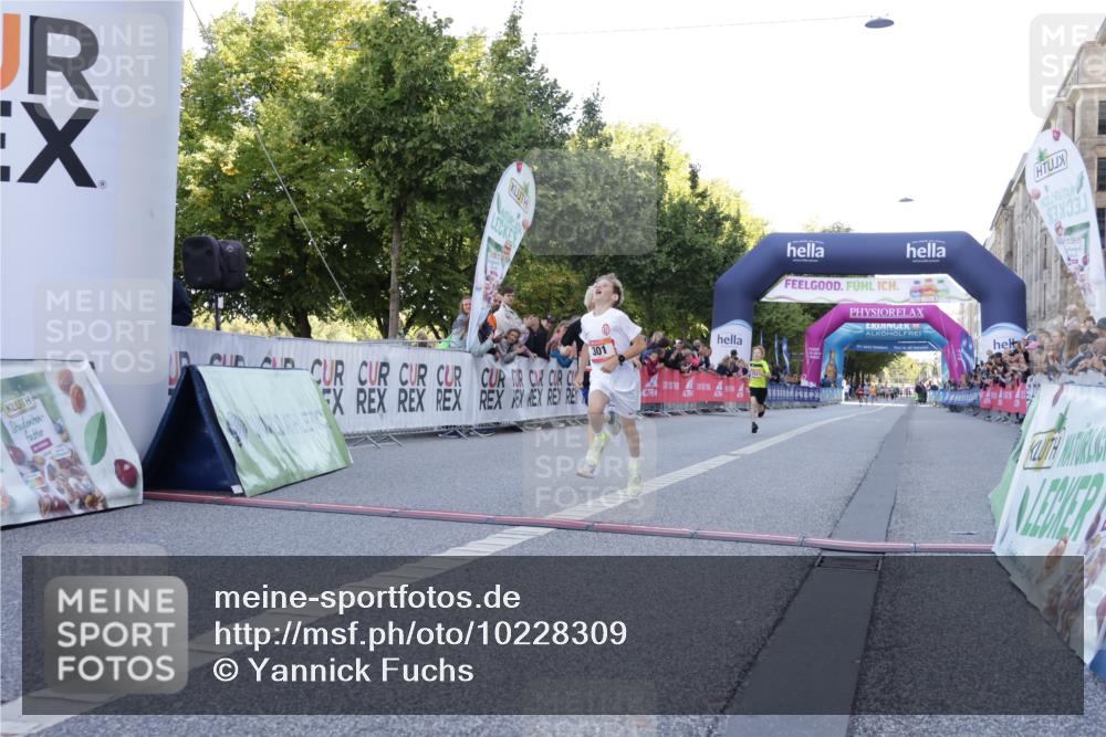 06.09.2026 - CURREX Alsterlauf Yannick Fuchs http://msf.ph/oto/10228309 06.09.2026 10:52:14 Ziel 252, 301, 8339 meine-sportfotos.de