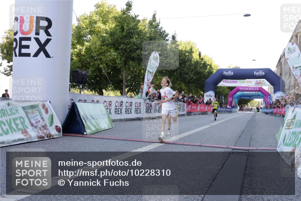 06.09.2026 - CURREX Alsterlauf Yannick Fuchs http://msf.ph/oto/10228310 06.09.2026 10:52:15 Ziel 252, 301, 8339 meine-sportfotos.de