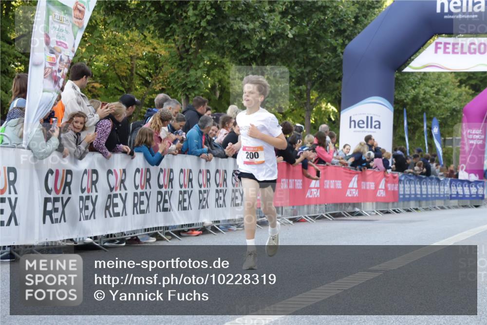 06.09.2026 - CURREX Alsterlauf Yannick Fuchs http://msf.ph/oto/10228319 06.09.2026 10:52:19 Ziel 200, 252, 301, 8339 meine-sportfotos.de