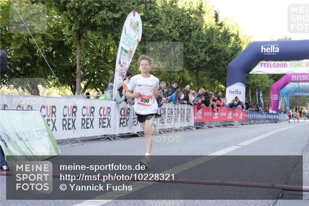 06.09.2026 - CURREX Alsterlauf Yannick Fuchs http://msf.ph/oto/10228321 06.09.2026 10:52:20 Ziel 200, 252, 301, 8339 meine-sportfotos.de