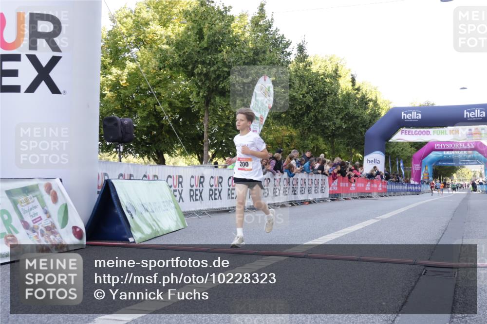 06.09.2026 - CURREX Alsterlauf Yannick Fuchs http://msf.ph/oto/10228323 06.09.2026 10:52:20 Ziel 200, 252, 301, 8339 meine-sportfotos.de