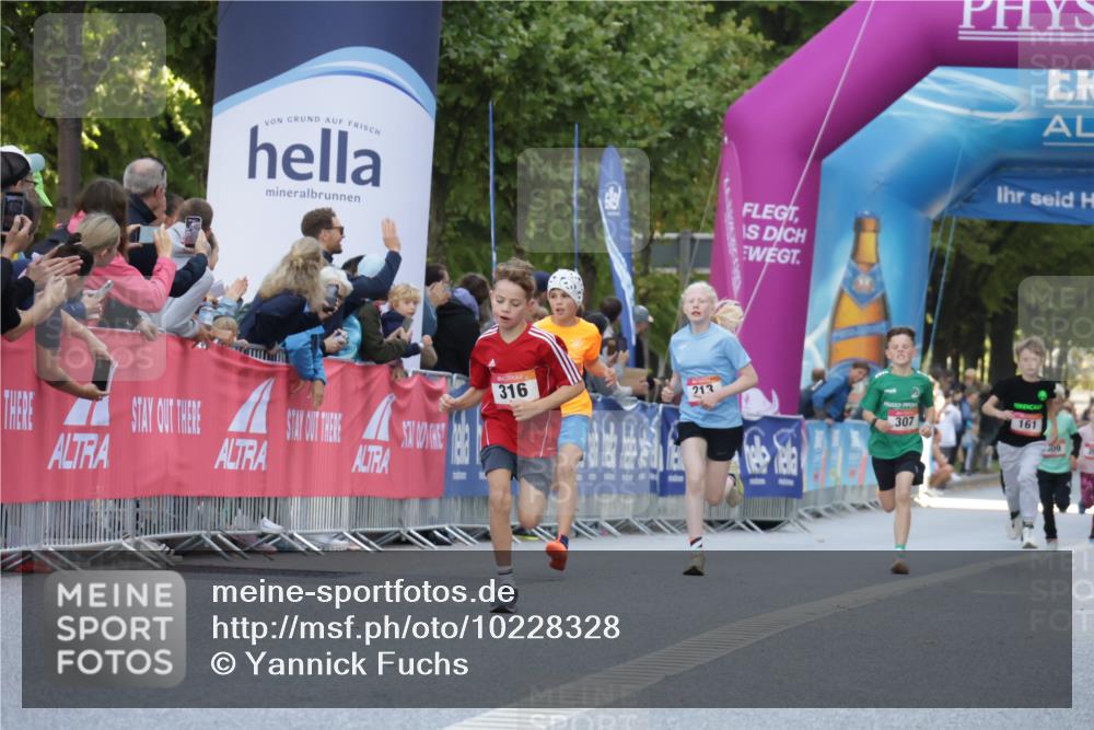 06.09.2026 - CURREX Alsterlauf Yannick Fuchs http://msf.ph/oto/10228328 06.09.2026 10:52:28 Ziel 200 meine-sportfotos.de