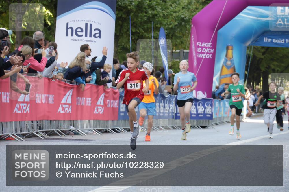 06.09.2026 - CURREX Alsterlauf Yannick Fuchs http://msf.ph/oto/10228329 06.09.2026 10:52:28 Ziel 200 meine-sportfotos.de