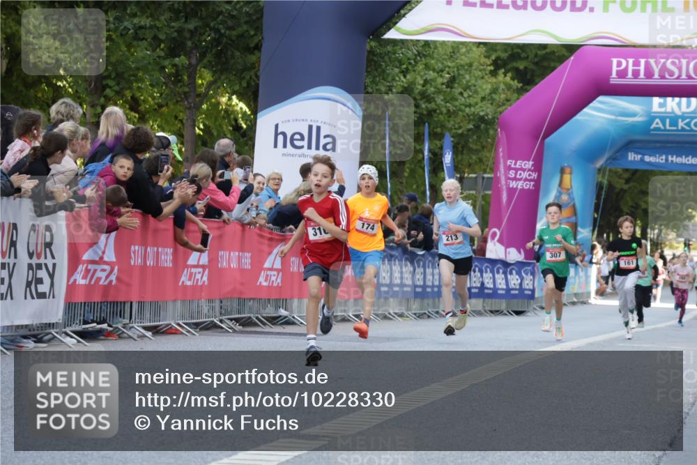 06.09.2026 - CURREX Alsterlauf Yannick Fuchs http://msf.ph/oto/10228330 06.09.2026 10:52:29 Ziel 316 meine-sportfotos.de