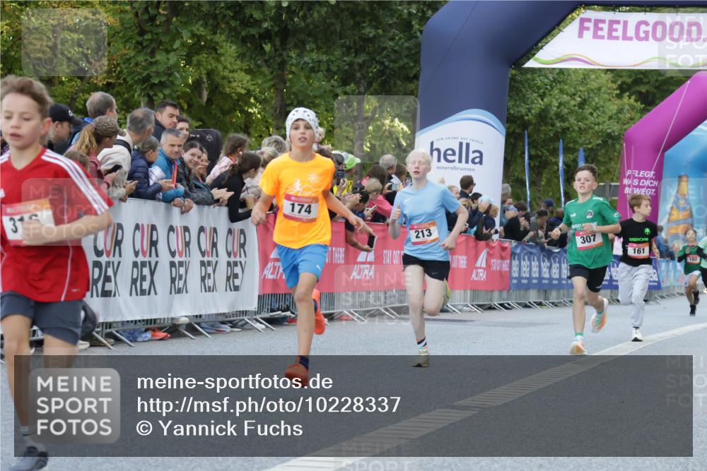 06.09.2026 - CURREX Alsterlauf Yannick Fuchs http://msf.ph/oto/10228337 06.09.2026 10:52:32 Ziel 174, 213, 307, 316 meine-sportfotos.de