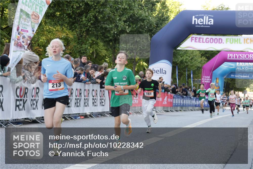 06.09.2026 - CURREX Alsterlauf Yannick Fuchs http://msf.ph/oto/10228342 06.09.2026 10:52:35 Ziel 161, 174, 213, 307, 316 meine-sportfotos.de