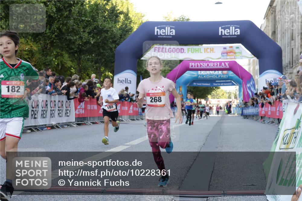 06.09.2026 - CURREX Alsterlauf Yannick Fuchs http://msf.ph/oto/10228361 06.09.2026 10:52:41 Ziel 161, 174, 182, 184, 213, 268, 281, 307, 316, 409, 452 meine-sportfotos.de