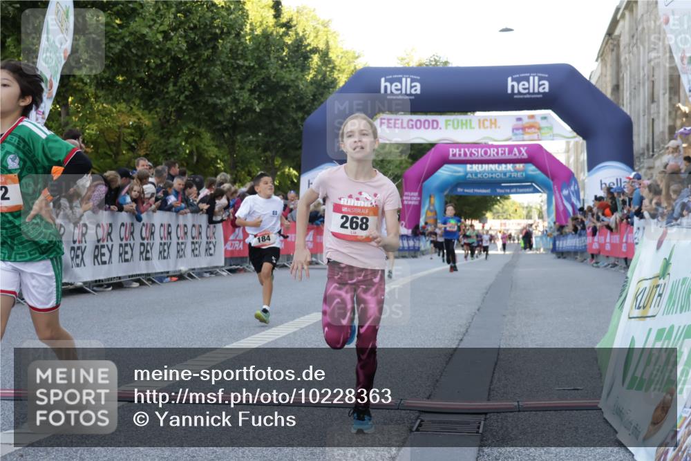 06.09.2026 - CURREX Alsterlauf Yannick Fuchs http://msf.ph/oto/10228363 06.09.2026 10:52:41 Ziel 161, 174, 182, 184, 213, 268, 281, 307, 316, 409, 452 meine-sportfotos.de