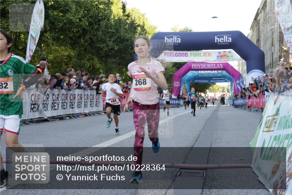 06.09.2026 - CURREX Alsterlauf Yannick Fuchs http://msf.ph/oto/10228364 06.09.2026 10:52:41 Ziel 161, 174, 182, 184, 213, 268, 281, 307, 316, 409, 452 meine-sportfotos.de