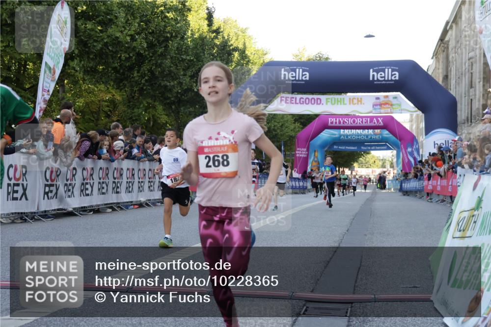 06.09.2026 - CURREX Alsterlauf Yannick Fuchs http://msf.ph/oto/10228365 06.09.2026 10:52:42 Ziel 161, 174, 182, 184, 213, 268, 281, 307, 355, 409, 452 meine-sportfotos.de