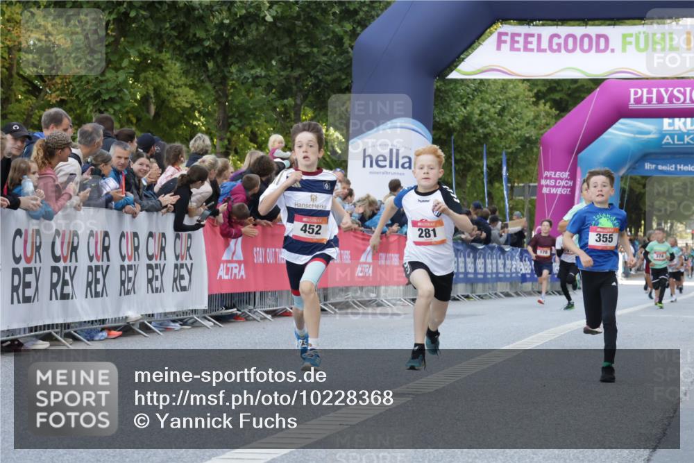 06.09.2026 - CURREX Alsterlauf Yannick Fuchs http://msf.ph/oto/10228368 06.09.2026 10:52:43 Ziel 161, 174, 182, 184, 213, 268, 281, 307, 355, 408, 409, 452 meine-sportfotos.de